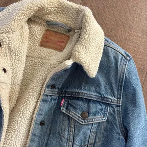 levi’s strauss sherpa lined jean denim jacket thumbnail 5