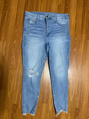 NWOT American Eagle distressed super high-rise jegging stretch light wash 14. thumbnail 2