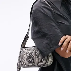 Topshop Finley Faux‎ Snakeskin Baguette Shoulder Bag Grey Black Snake Print thumbnail 3