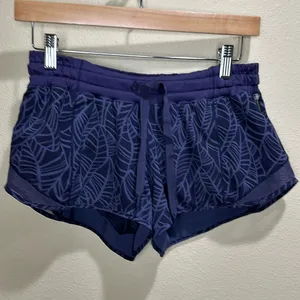 Lululemon Pretty Palm Size 6 Hotty Hot Shorts thumbnail 5