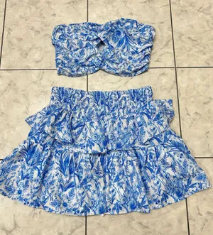 SheIn Vacation Themed Twist Knot Tube Top & Tiered Ruffle Skirt Set thumbnail 1