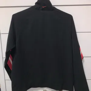 Vintage Nike black & pink jacket thumbnail 4