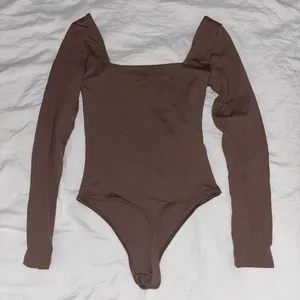 Aritzia Babaton Long Sleeve contour Bodysuit thumbnail 2