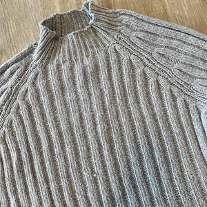 Womens American Eagle Grey Cropped Knit Sweater - XL thumbnail 2