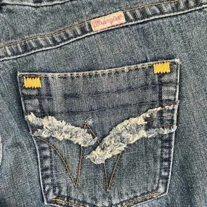 CLEARANCE!!!‎ Wrangler Premium patch Low Rise Jeans Size 3 EUC! thumbnail 5