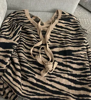Zebra Sweater with Tie Multiple Size L thumbnail 1