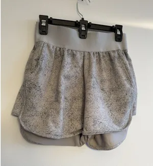 gymshark gray mid rise elastic womens shorts‎ athletic Size Medium thumbnail 1