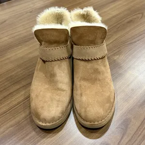 UGG McKay Chestnut Suede Shearling Ankle Boots Booties Women’s Size 9 EUC thumbnail 3