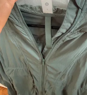 lululemon athletica Lightweight Hooded Jacket in Sage Green thumbnail 4