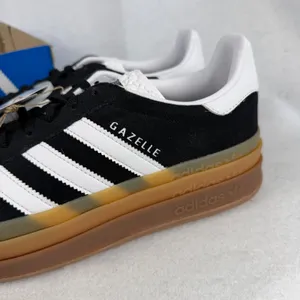 Adidas Gazelle Bold W‎ Platform Sneakers Black White IE0876 Womens US 9.5 UK 8 thumbnail 3
