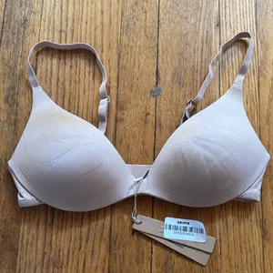 SKIMS| Wireless Form Push Up Bra thumbnail 5