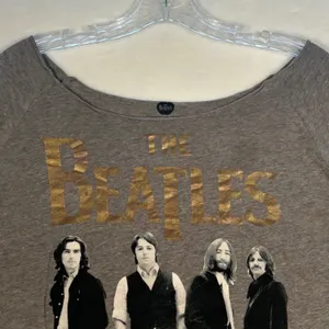 The Beatles Band Graphic Long Sleeve Off Shoulder Top Shirt Size‎ M thumbnail 4