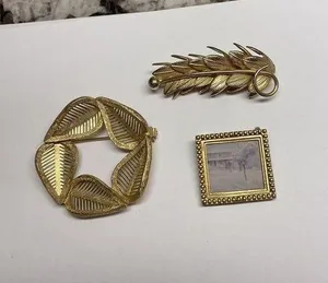 Lot Of 3 Gold Tone Vintage Costume Brooches thumbnail 1