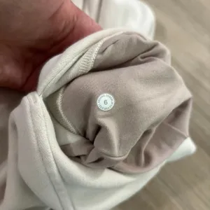 Lululemon Scuba Relaxed High-Rise Jogger White Opal Women Size 6 thumbnail 4