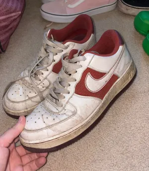 Vintage Nike Low Top Sneakers in White and Red thumbnail 1