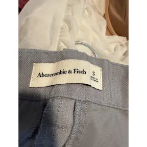 Abercrombie & Fitch Women Light Grey Tailored Pleated Shorts NWT Size S 149-440 thumbnail 3