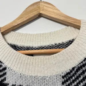 Abercrombie & Fitch Checkered Sweater Size Medium Black White Oversized thumbnail 5