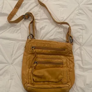 Bueno Women’s Cross Over Body Bag thumbnail 1
