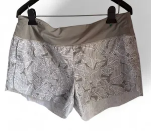 Athleta Women’s short Size L  thumbnail 1