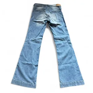 H&M Women’s Mid-Rise 70s Style Retro Casual Faded Wash Flared Denim Jeans — 29 thumbnail 2