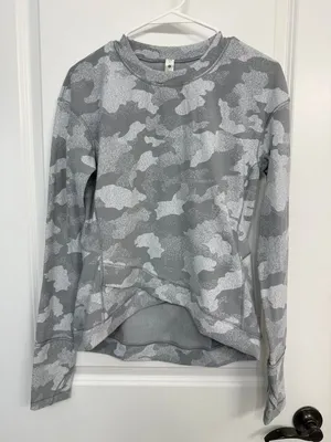 Lululemon Close to Crossing Rulu Camo Long Sleeve Running Top Size 8 thumbnail 3
