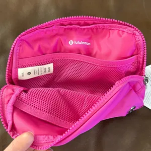Lululemon Everywhere Belt Bag 1L! thumbnail 4
