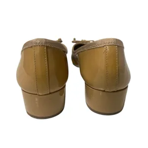 Tory Burch Chelsea Camellia Pump Tan Nude Patent Leather Low Heel Logo Size 7.5 thumbnail 6