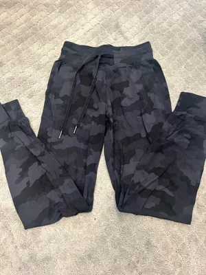 Camo Lululemon joggers thumbnail 3
