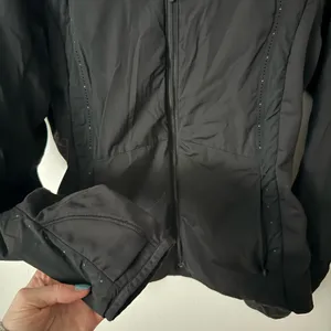 Lululemon 8 Run for Cold Women's Black Puffer Jacket thumbnail 4