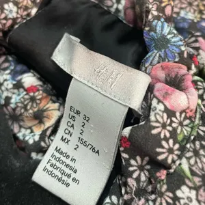 H&M Black Floral Print Sleeveless Dress with Cut Out Back & Button Closure Sz 2 thumbnail 6