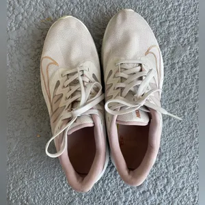Nike Womens Quest 3 Running Shoes Plantinum Tint Red Bronze 003 (Size 8) thumbnail 4