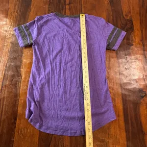 Campus Lifestyle Colorado Rockies MLB Purple V-Neck Graphic T-Shirt Womens Small thumbnail 6