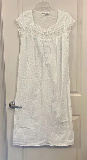 Eileen West classic nightgown size small thumbnail 1