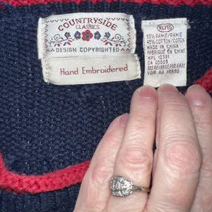 Adorable Vintage 1980s/90s Countryside Classics Hand Embroidered Sweater! thumbnail 4