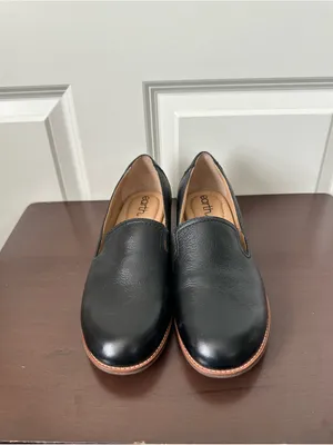 Earth Black Leather Edna Loafer Size 9.5 Wide thumbnail 2