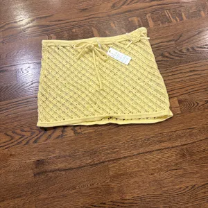 Frankie’s Bikinis NWT Daffodil Yellow Crochet Beach Mini Skirt, M thumbnail 3