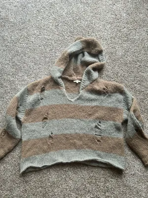 Hidden Sweater  thumbnail 2