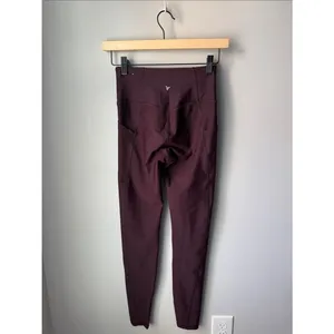 Old Navy PowerSoft High-Rise Go-Dry Leggings Burgundy Side Pocket Athletic Pants thumbnail 2