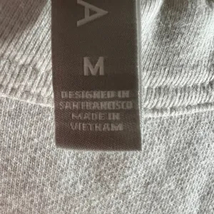942 | Athleta Do‎ With Less Embossed Graphic Raglan Sweatshirt White Women M thumbnail 6