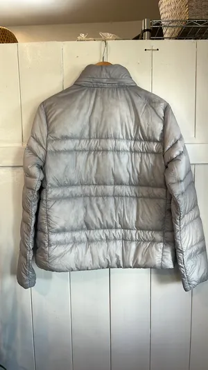 Vuori Women’s Goose Down Puffer Jacket Size Medium Light Weight Gray  thumbnail 5