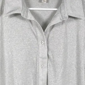 Worthington Blouse Women's Large Silver Metallic Button Up Sheer Collared Layer thumbnail 3