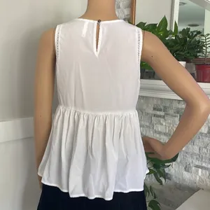 Xhilaration Embroidered laserCutout Sleeveless Top Sz XS thumbnail 4
