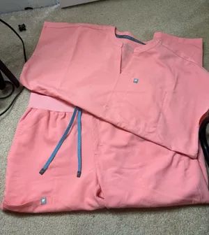 Fabletics Scrub Set thumbnail 1