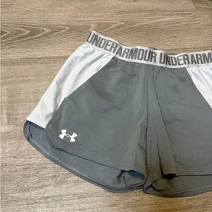 •UNDER ARMOUR• SHORTS thumbnail 3