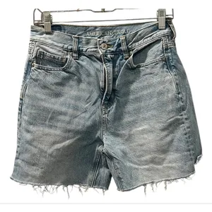 American Eagle Mom Jean Denim Shorts Size 4 Light Wash Blue Cut Offs Casual thumbnail 1