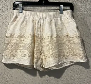 ASTR Cream Off White Lace High Waisted pull on cotton blend shorts size medium thumbnail 1
