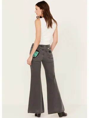 $140 Nwt Wrangler Women'S Heart Patch Wanderer Flare Jeans thumbnail 2