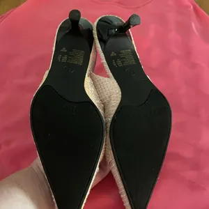 Baby pink sling back heels with pointed toes thumbnail 7