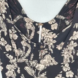 Free People Vanessa Tank Size XS Black Floral‎ Cap Sleeve Button Front Crop Top thumbnail 5