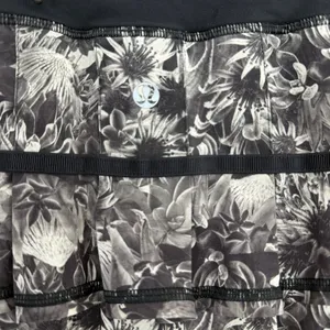 Lululemon Skort Womens 2 Black White Floral Ruffle Pace Setter Skirt thumbnail 5